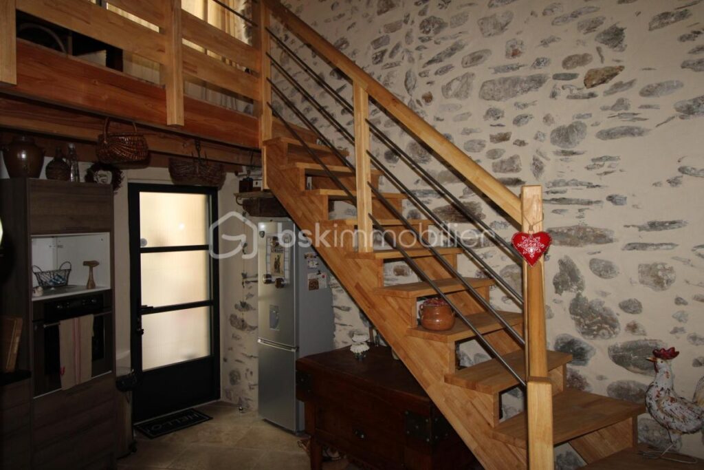 Maison de village en bord de rivière – 9 pièces – 3 chambres – 150 m²