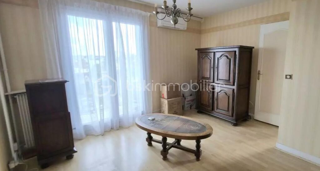 POISSY CENTRE Appartement avec vidéo de 4 pièces de 81 m2 – 4 pièces – 3 chambres – 81 m²