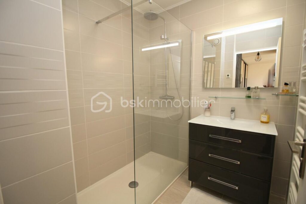 APPARTEMENT COUP DE COEUR NICE OUEST AVEC TERRASSE ET GARAGE – 2 pièces – 1 chambre – 48 m²