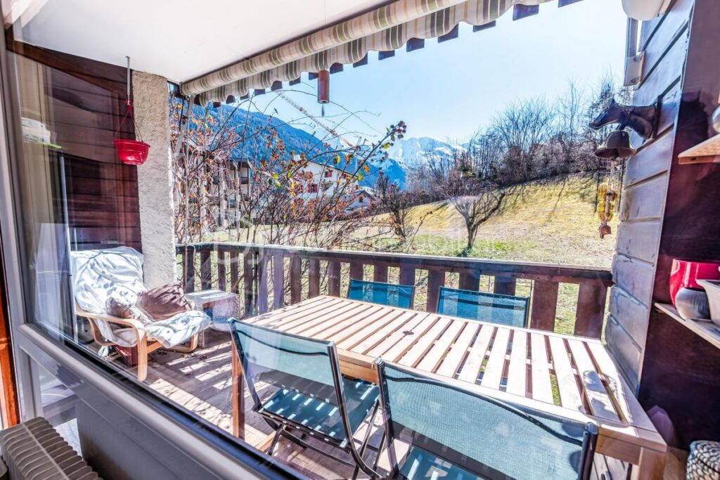 74170 – SAINT GERVAIS LES BAINS – APPARTEMENT 82M2 – 2 CHAMBRES – PROCHE CENTRE ET TÉLÉCABINES – TRAVERSANT, LUMINEUX, CALME – 3 pièces – 2 chambres – 81 m²