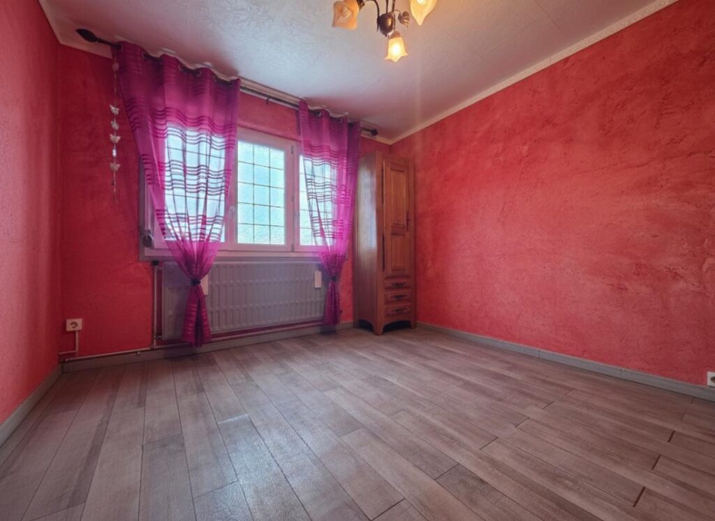 Maison semi-individuelle 103m² avec véranda, garage et jardin clos – 6 pièces – 3 chambres – 103 m²