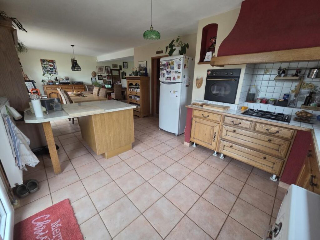 PAVILLON IND 112M² HAB SUR 1260M², SOUS SOL, HAB PLAIN PIED – 6 pièces – 4 chambres – 112 m²