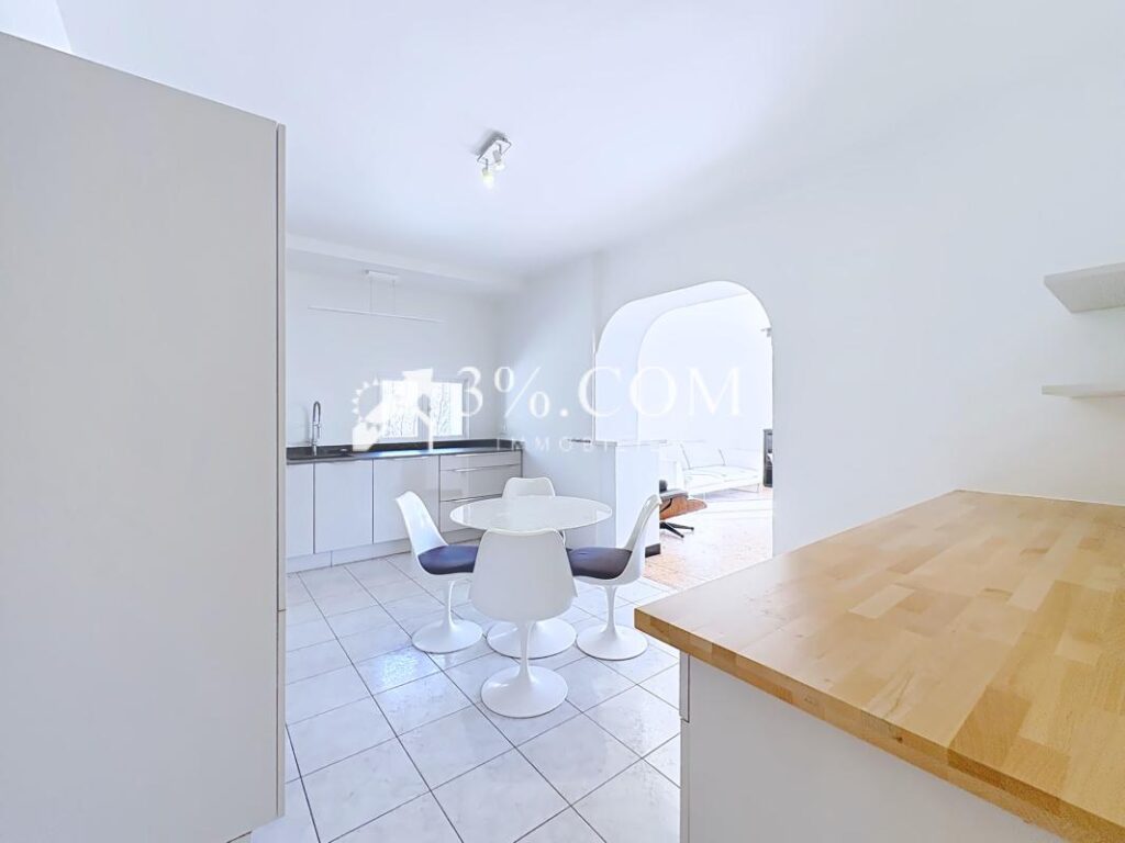 Charmante maison atypique de caractère avec terrasses, studi – 8 pièces – 4 chambres – 183 m²