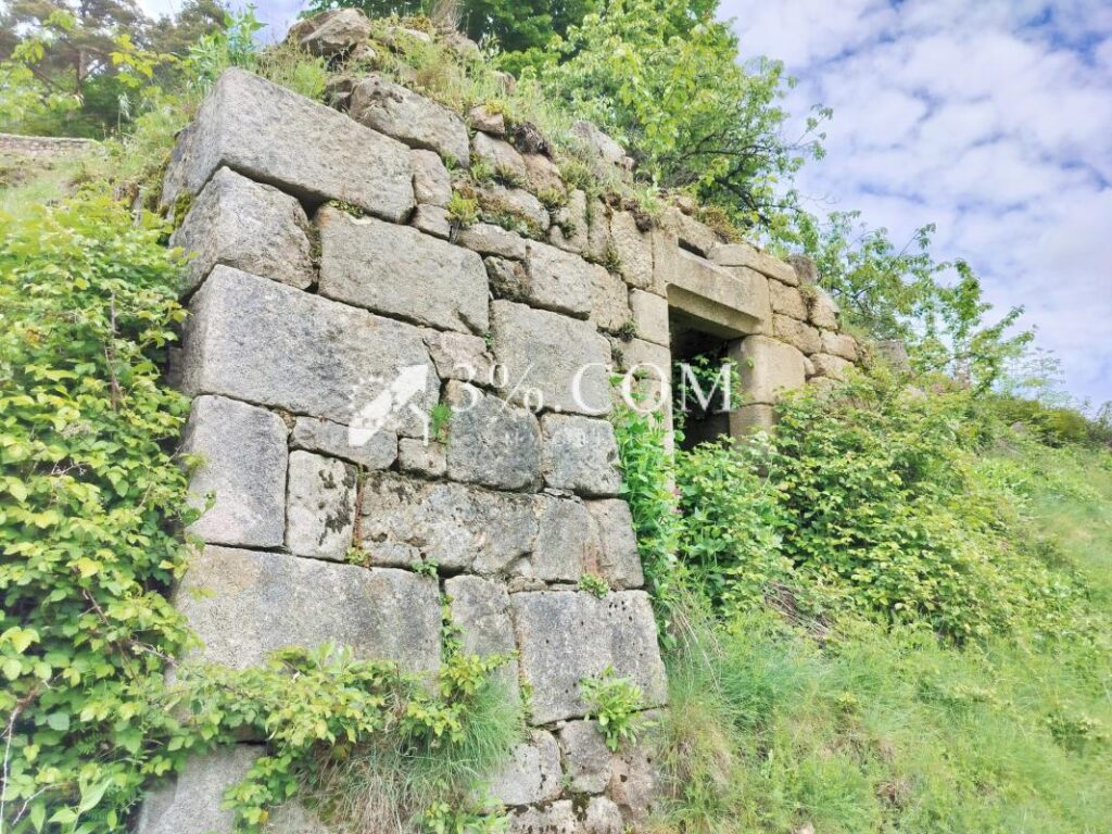 Propriété en pierre de 195m2 habitables et toutes ses dépend – 8 pièces – 5 chambres – 195 m²