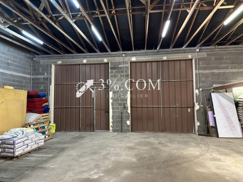 Locaux commerciaux avec logement 639 m2 DOMBASLE EN XANTOIS – 12 pièces – 6 chambres – 639 m²