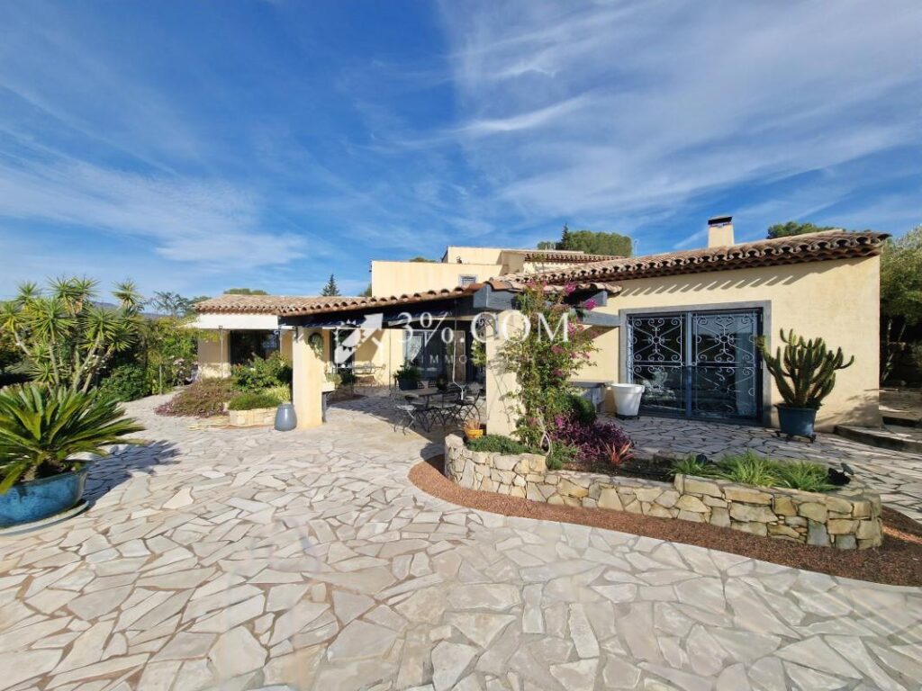 Villa de standing au coeur des Golfs de Saint-Raphaël – 6 pièces – 4 chambres – 196 m²