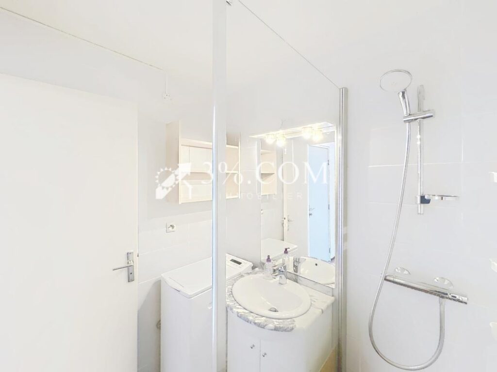 Studio de 27.4 m2 avec loggia, vue sur les Salins, piscine e – 1 pièce – NR chambres – 27 m²