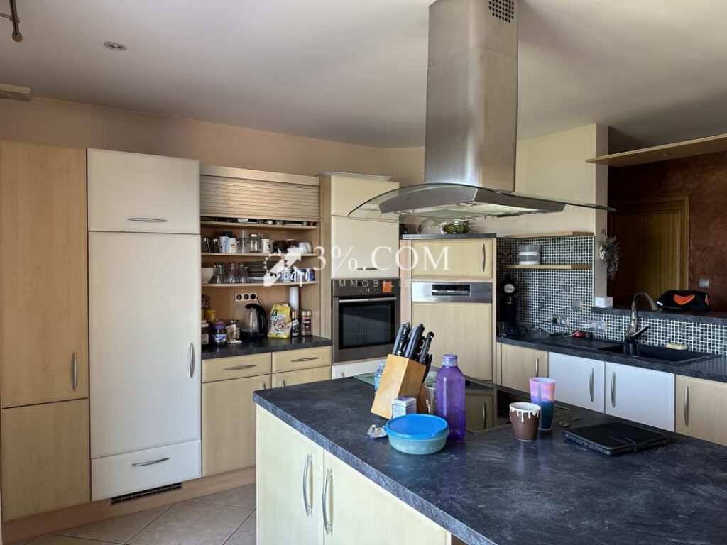 Maison individuelle 7 pièces dont 4 chambres 164 m2 TOUL – 7 pièces – 4 chambres – 164 m²