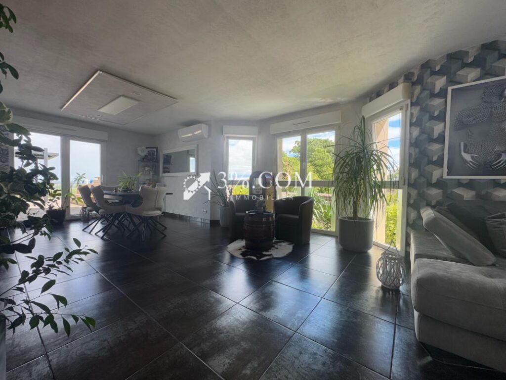 3%COM Belle maison avec vue panoramique – terrasse- piscine – 5 pièces – 3 chambres – 125 m²