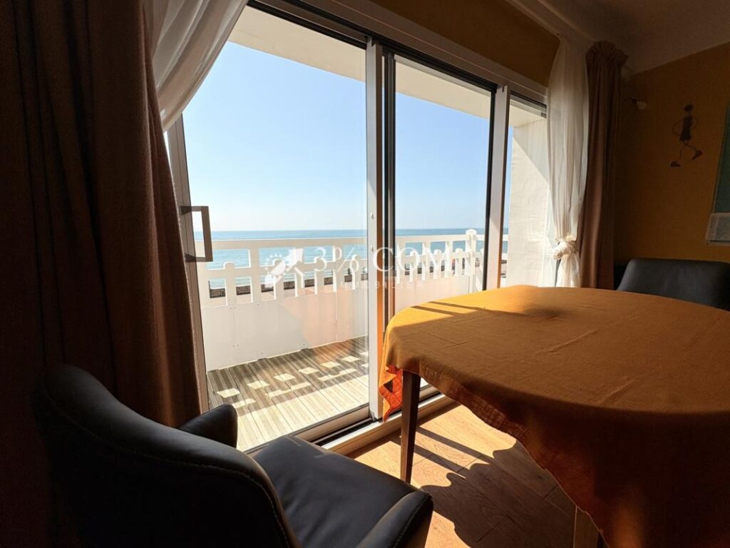 APPARTEMENT ET VUE MER EXCEPTIONNELS – 5 pièces – 2 chambres – 134 m²