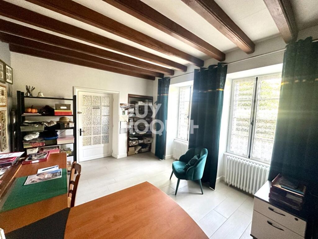 Maison à Foussais-Payré – 5 pièces – 6 chambres – 221 m²