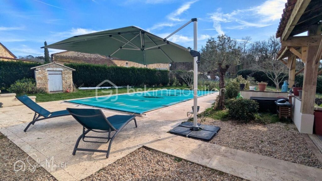Plain-pied avec Piscine – garage – Portes du Périgord Noir – 4 pièces – 3 chambres – 106 m²