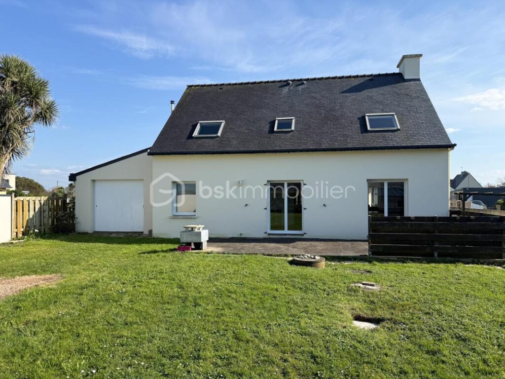 Portsall : vie de plain-pied à 150 mètres des plages – 7 pièces – 5 chambres – 141 m²