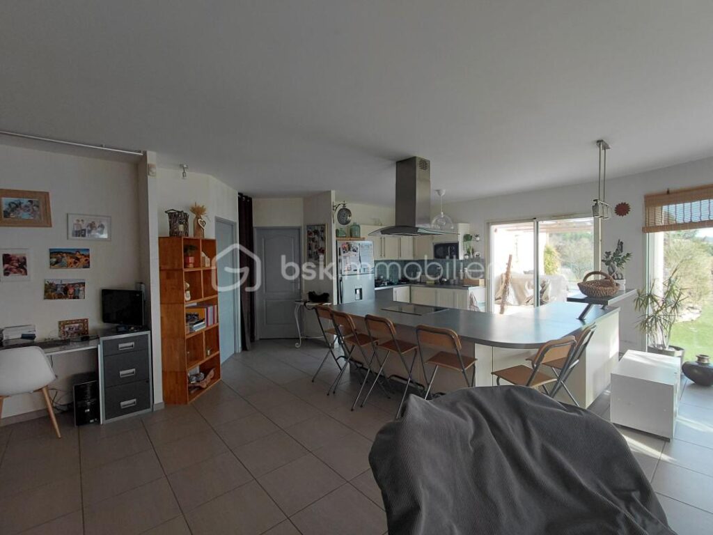 Superbe villa avec vue sur le château de GRIGNOLS – 7 pièces – 5 chambres – 210 m²