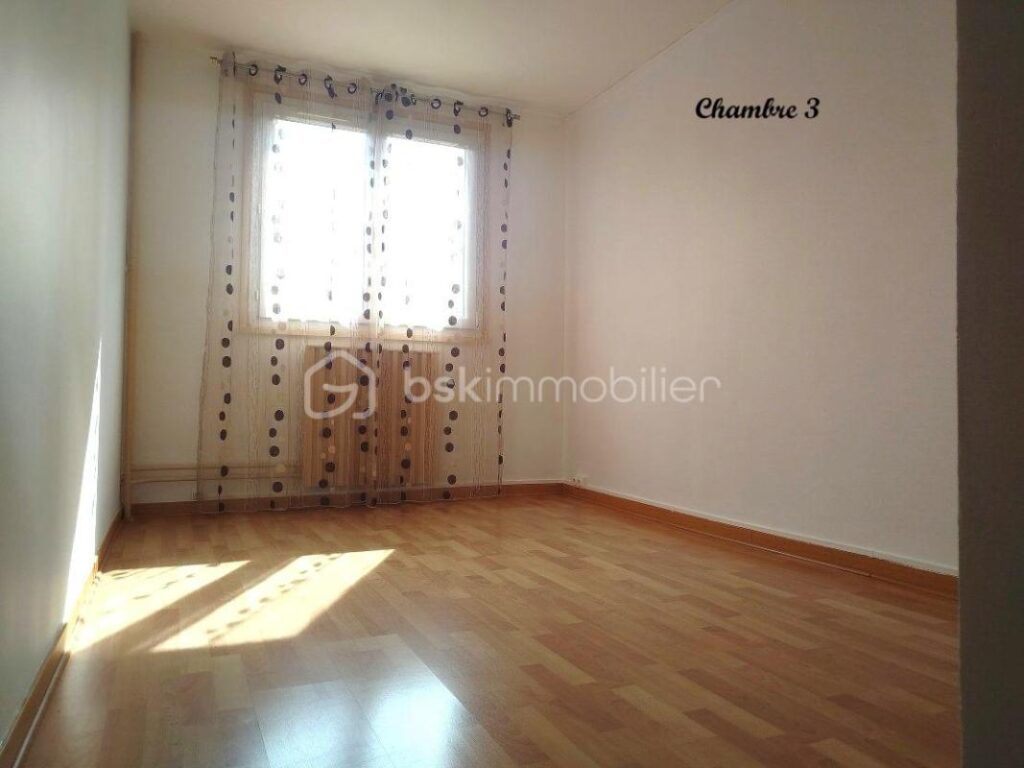 BEL APPARTEMENT IDEALEMENT SITUE – 5 pièces – 3 chambres – 92 m²