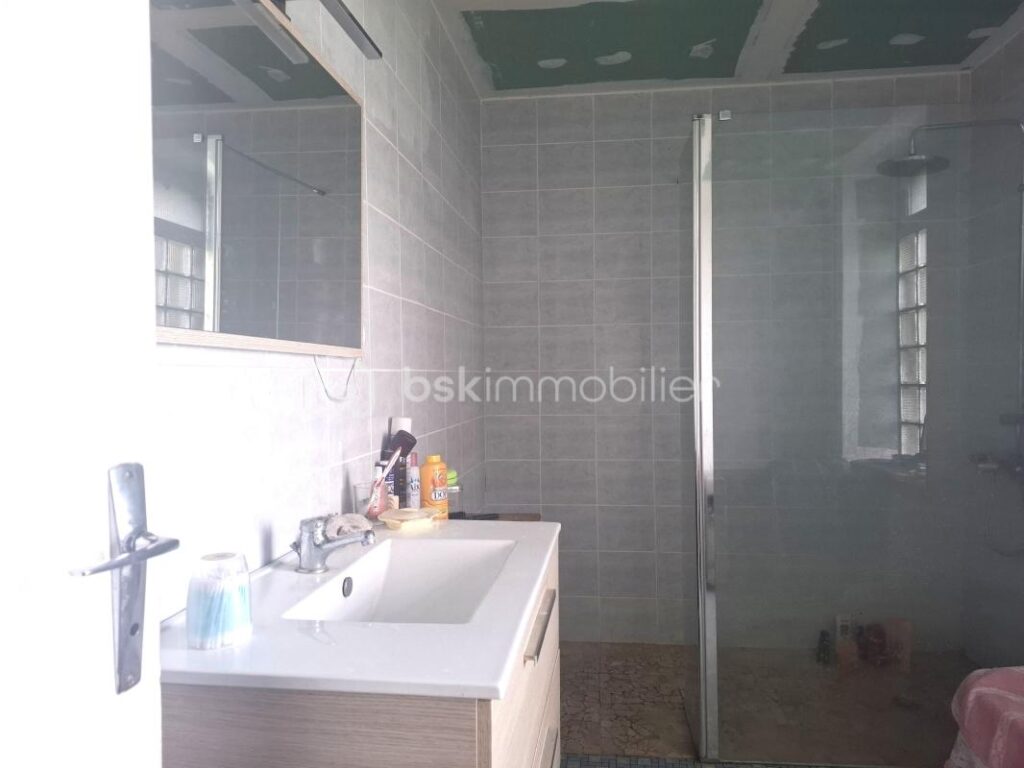 Corps de ferme en partie habitable – 500 m² sur terrain de 3000 m² – 6 pièces – 2 chambres – 109 m²