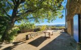Bâtisse en pierres du 16ème siècle avec vue imprenable sur la Sainte-Victoire, proche de Lourmarin – 13 pièces – 6 chambres – 400 m²