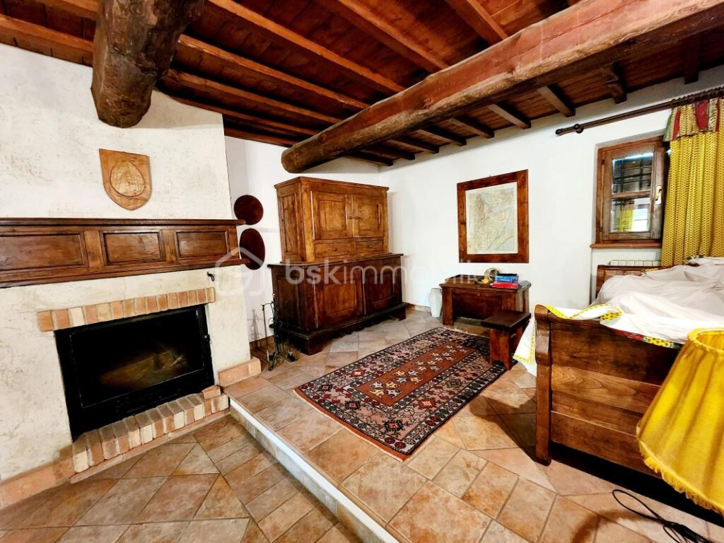 Mas Authentique au Cœur du Luberon sur plus de 2,7 hectares – 5 pièces – 3 chambres – 180 m²