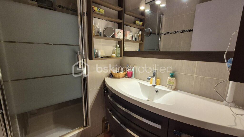 A VENDRE APPARTEMENT T3 DE 56M² A SAINT CYPRIEN PLAGE – COTE PORT – VUE MER ET PORT DE PLAISANCE – DEUX CHAMBRES – LOGGIA – PARKING PRIVE – CAVE INDIVIDUELLE – ASCENSEUR – 3 pièces – 2 chambres – 56 m²