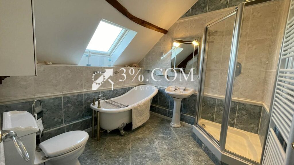 Maison en pierre avec potential gîte – 9 pièces – 5 chambres – 202 m²