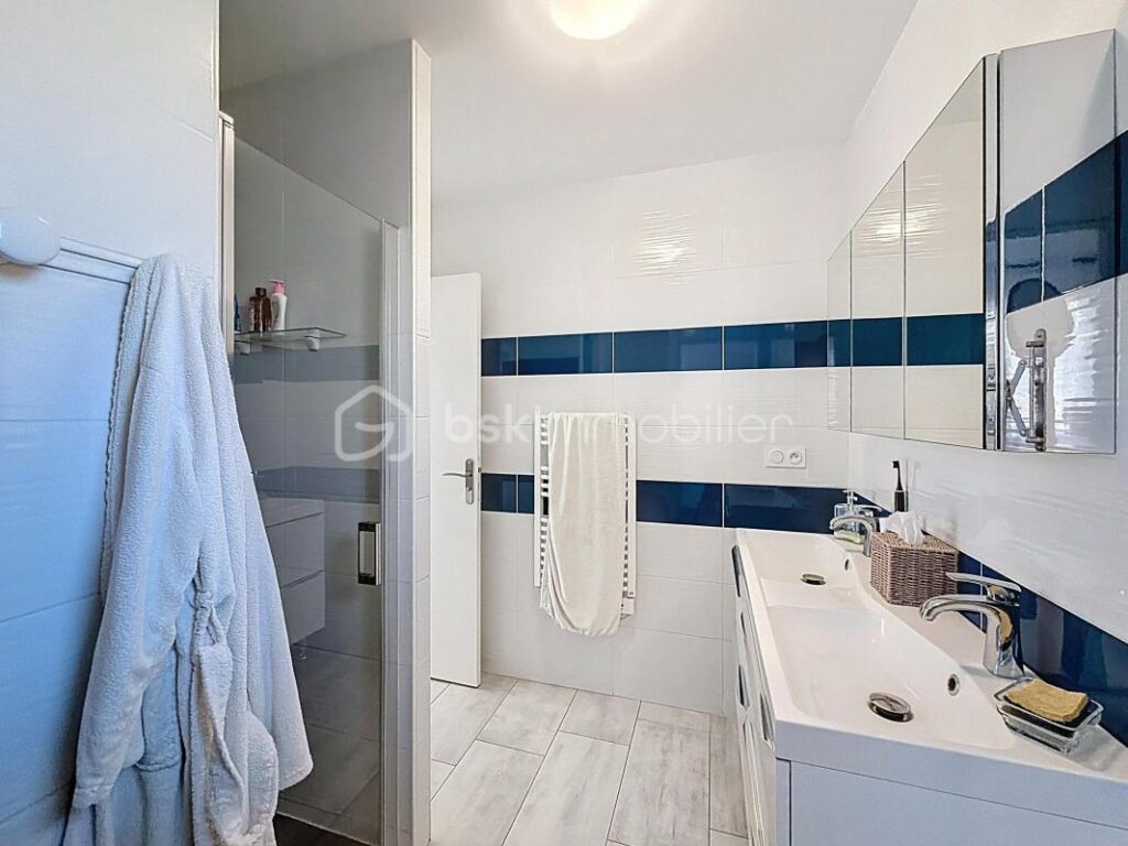 Maison contemporaine 136 m² – terrain 4 000 m² – grand séjour 60 m² – 10 min Redon – 5 pièces – 3 chambres – 136 m²