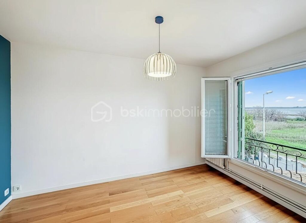 *** Villa T5 de 140m2 sur un terrain de 550m2 avec piscine et vue étangs à PALAVAS *** – 5 pièces – 4 chambres – 140 m²