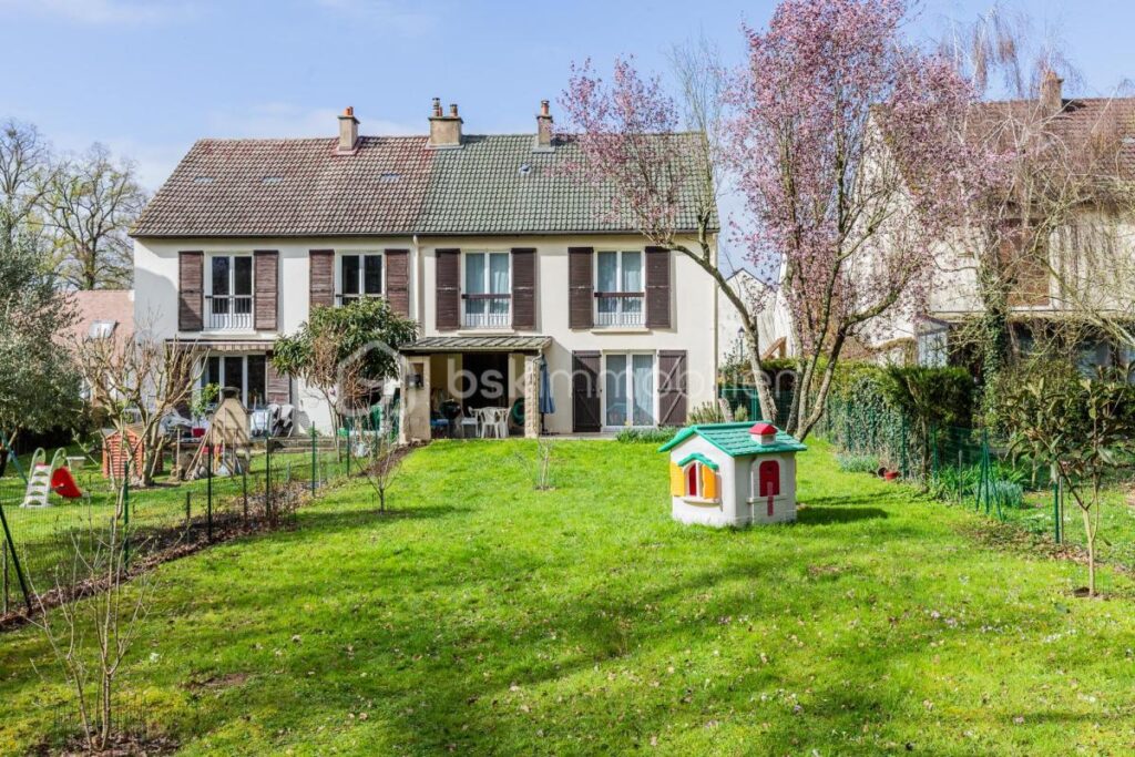 Exclusivité – Maison familiale 5 pièces avec jardin et vue sur la forêt en fond de parcelle – 5 pièces – 4 chambres – 98 m²