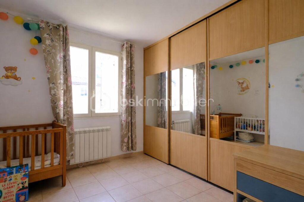 Maison avec piscine sur 2000 m² de terrain – Quincieux – 8 pièces – 7 chambres – 193 m²