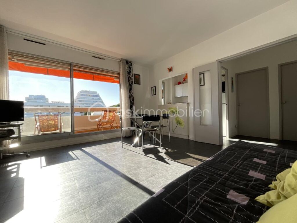 Hyper centre de La Grande-Motte – Appartement lumineux avec balcon et grand garage – 2 pièces – 1 chambre – 45 m²