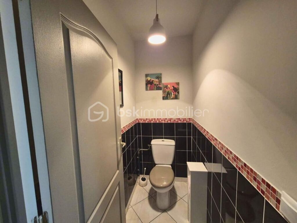 Maison individuelle 137m2, clé en main – Autonomie de plain‑pied – Vue sur étang – Terrain 860 m2 clos & garage – Aucun travaux – 4 pièces – 3 chambres – 137 m²