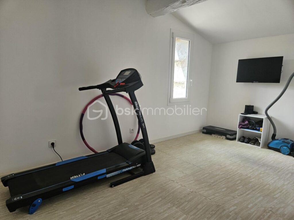 A vendre RARE ! Magnifique maison de caractère rénovée avec dépendance, patio, terrasses, grand garage et cave – 208 m2 habitables – Pinet (Hérault) – 6 pièces – 4 chambres – 186 m²