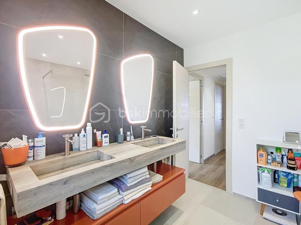 CANNES Stanislas – APPARTEMENT RÉNOVÉ 95M² AVEC VUE MER – DOUBLE GARAGE – 3 pièces – 2 chambres – 94 m²