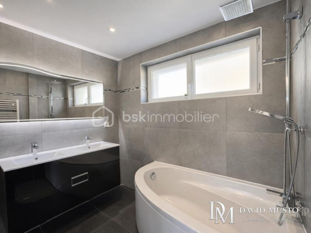 Maison Plain-Pied Lumbin – 5 pièces – 3 chambres – 108 m²