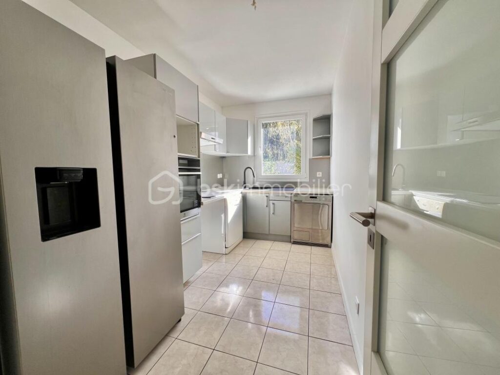 T4 en duplex avec 3 chambres lumineux de 96 m2 – 4 pièces – 3 chambres – 95 m²