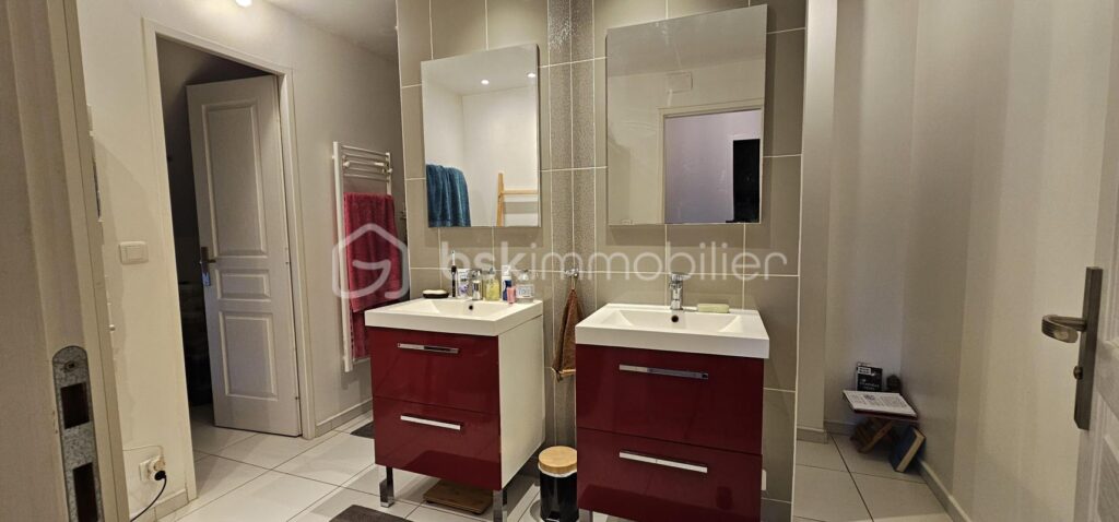 LOCATION T4 Traversant 101M² – Dernier étage – 2 balcons sans vis-à-vis – Quartier des Amoureux à Nîmes – 4 pièces – 3 chambres – 101 m²