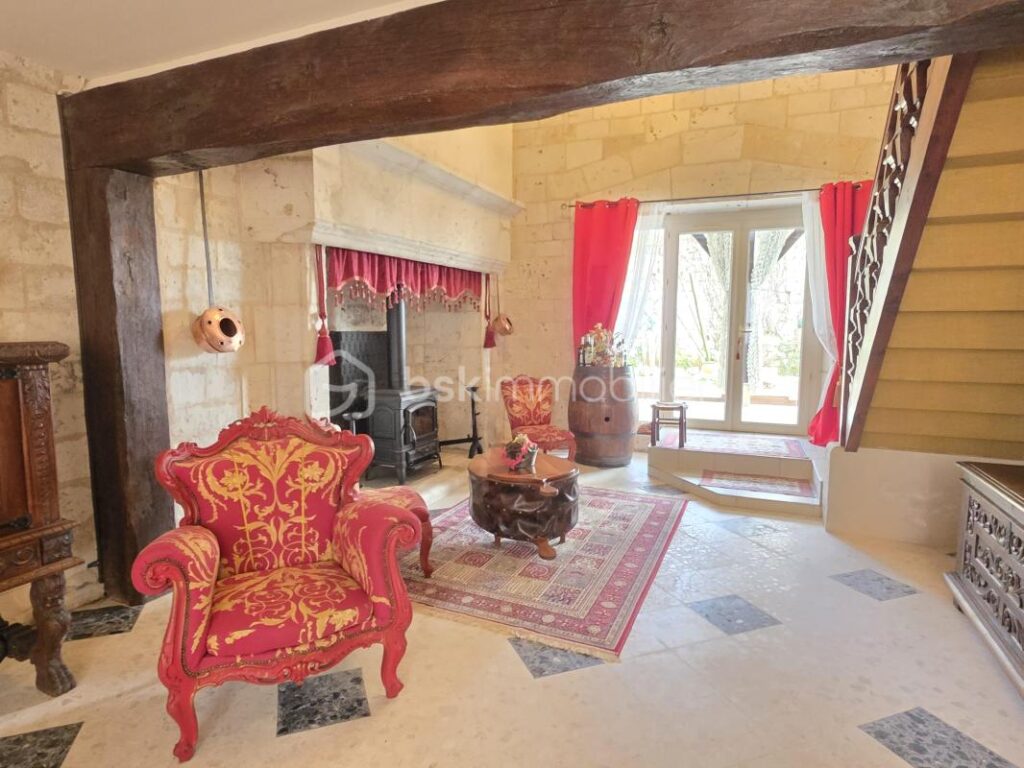 PROPRIETE DE VILLAGE EN PIERRE-3 CHAMBRES-MEZZANINE-JARDIN-CLOITRE – 5 pièces – 3 chambres – 181 m²