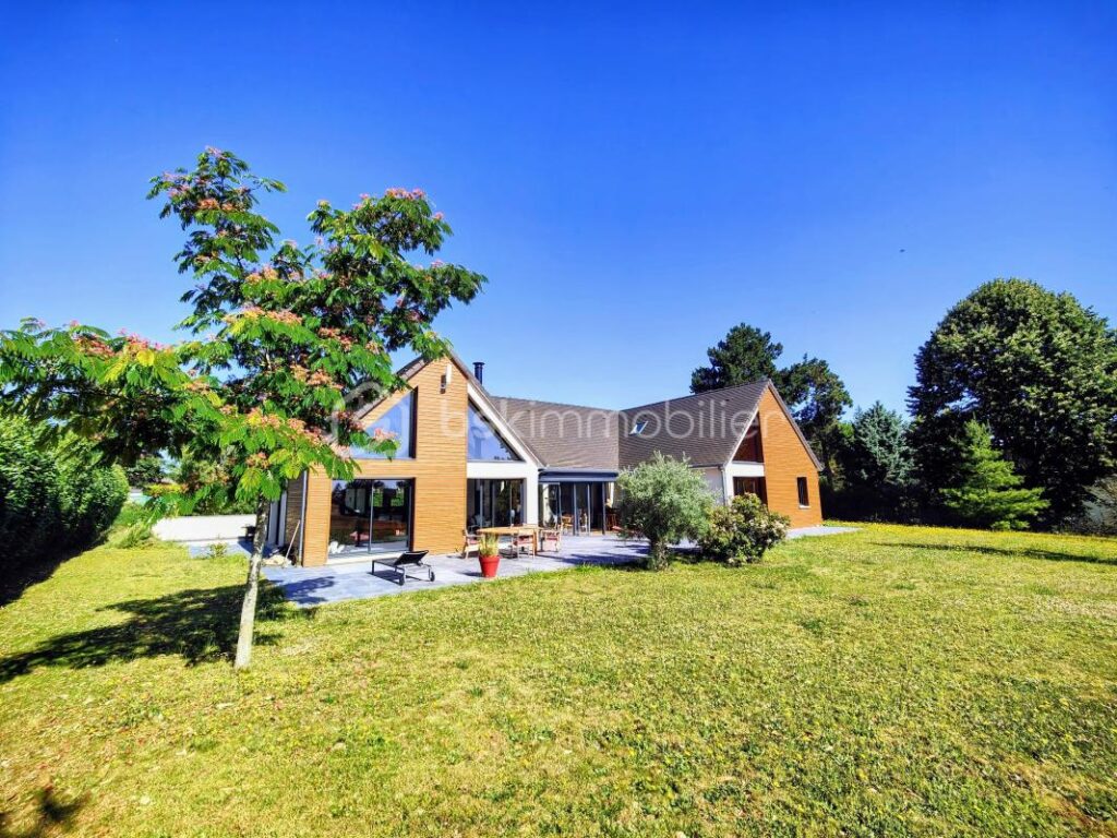 Maison av jardin arboré vue dégagée et sous-sol total ! – 10 pièces – 4 chambres – 239 m²