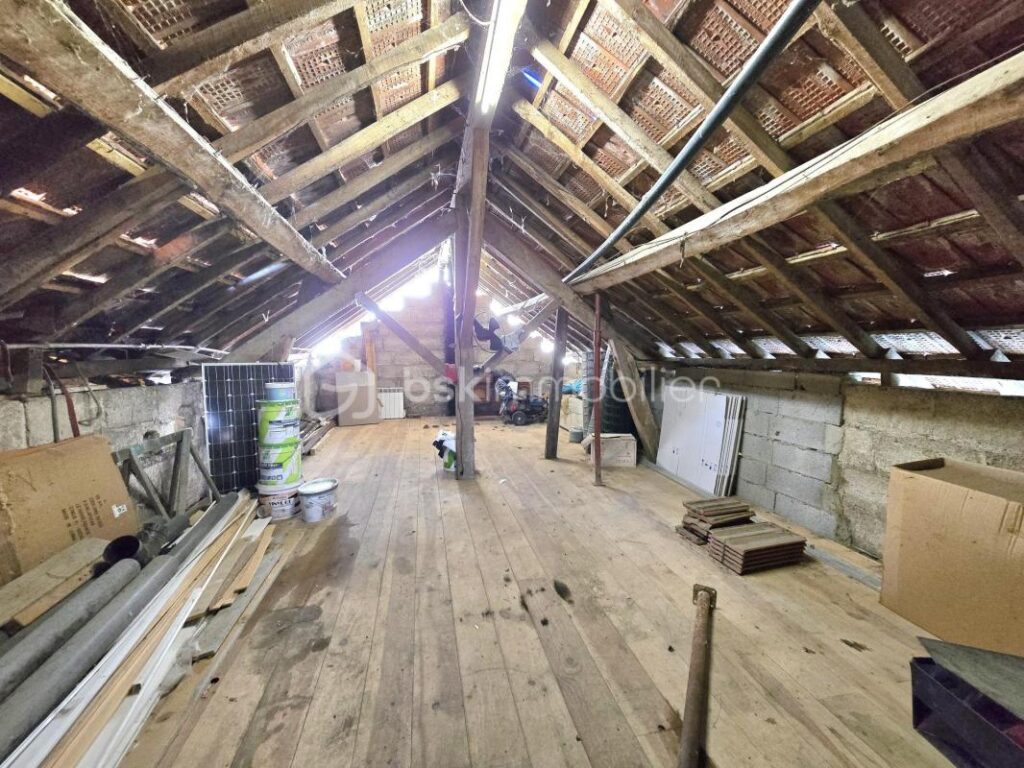 Maison avec dépendances + appartement indépendant – Vue dégagée sur la Chaîne des Puys – Impasse – Limons (63290) – 5 pièces – 3 chambres – 100 m²