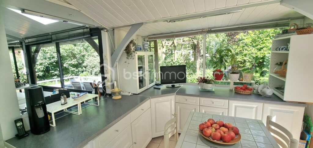 Maison de 164 m² avec piscine – CHEILLE – 7 pièces – 5 chambres – 164 m²