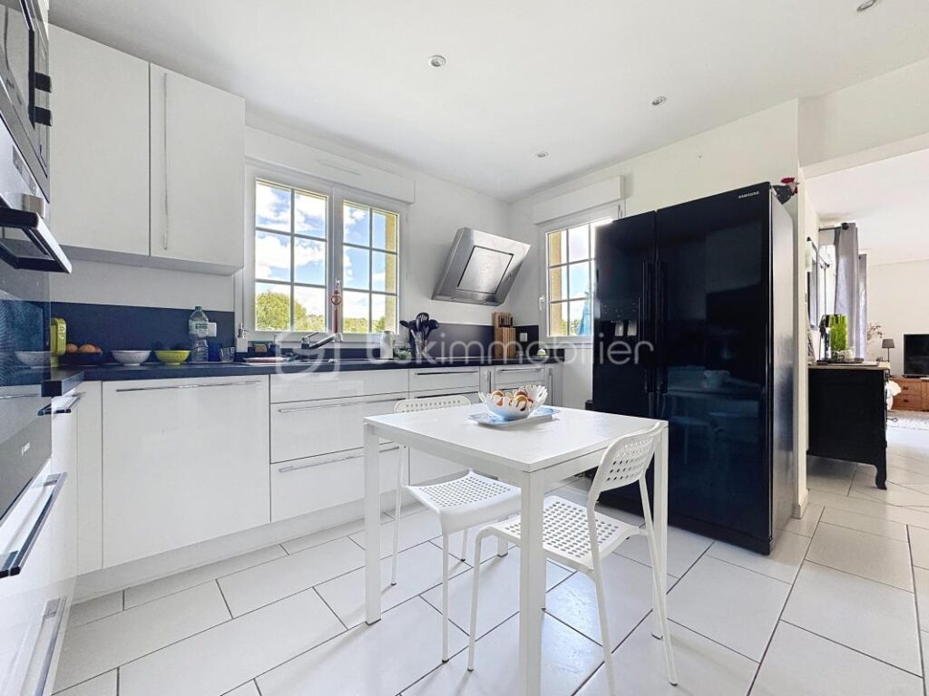 Élégante maison contemporaine de 149 m² au cœur d’un environnement privilégié – 5 pièces – 3 chambres – 149 m²