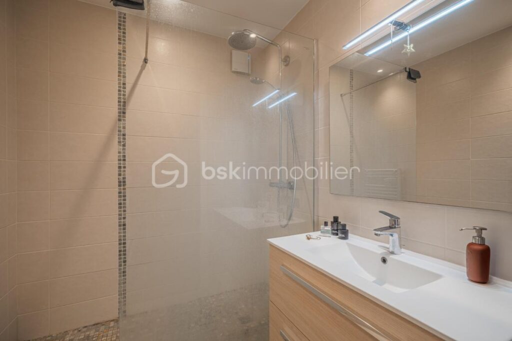 Appartement T3 au calme – Quartier de l’Aigle à Grenoble – possibilité d’achat d’un garage – 3 pièces – 2 chambres – 65 m²