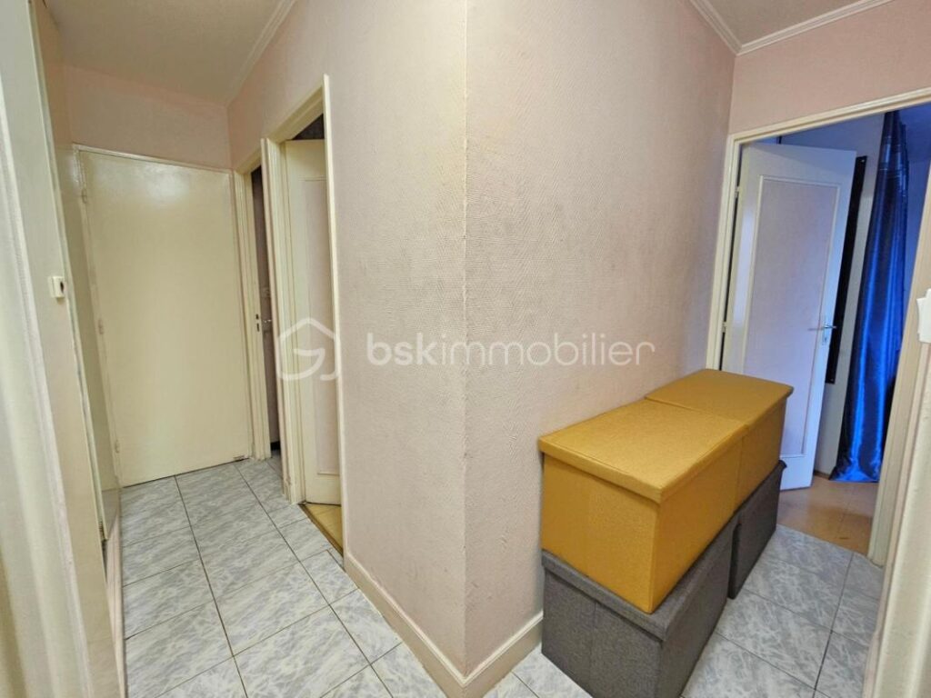 Appartement F4 82m² 3 chambres grand balcon 30m² triple exposition cave parking – 4 pièces – 3 chambres – 82 m²