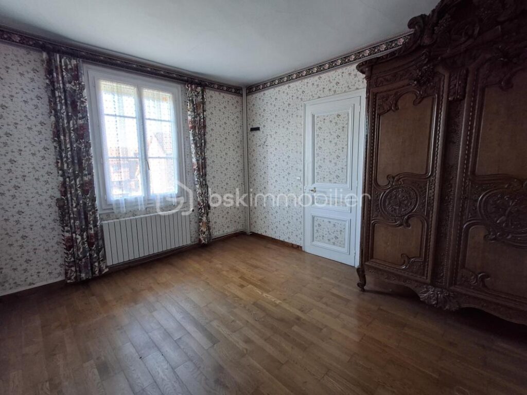 ***CHARMANTE MAISON ANCIENNE VIEUX NEUVILLE 4 CHAMBRES (VUE MER) ET BEAU TERRAIN 420 M2 GARAGE FERME*** – 7 pièces – 4 chambres – 135 m²