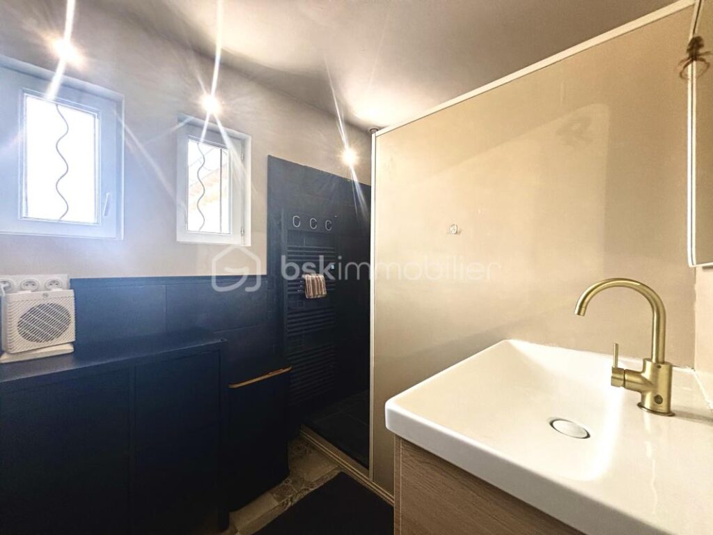 Maison plain-pied 108 m² avec studio indépendant sur un terrain de 760 m² – 5 pièces – 4 chambres – 108 m²