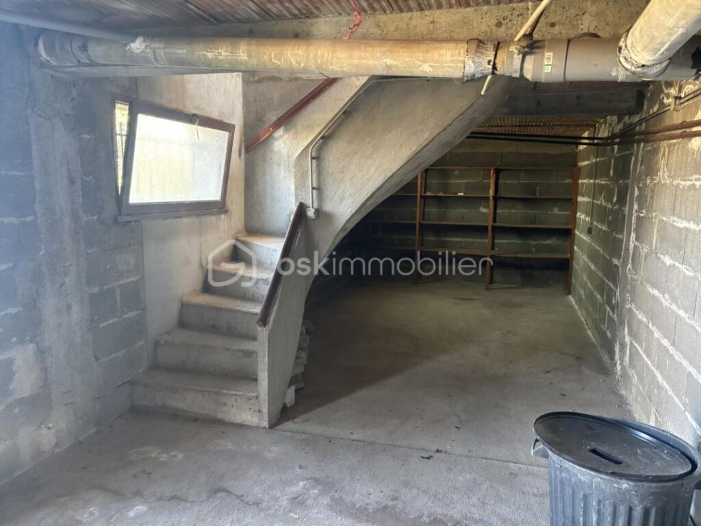 Maison à proximité immédiate de la Cité – 3 chambres + un bureau – jardin – garage – sous-sol – 4 pièces – 3 chambres – 106 m²