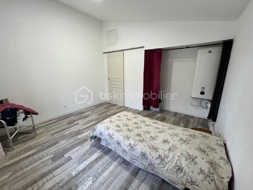 Superbe maison de campagne fraîchement rénovée sur son magnifique terrain au cœur de la forêt – 4 pièces – 2 chambres – 90 m²