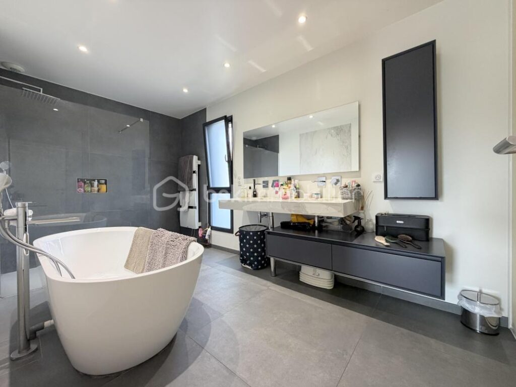 Sublime villa avec piscine à proximité de Troyes – 6 pièces – 4 chambres – 273 m²