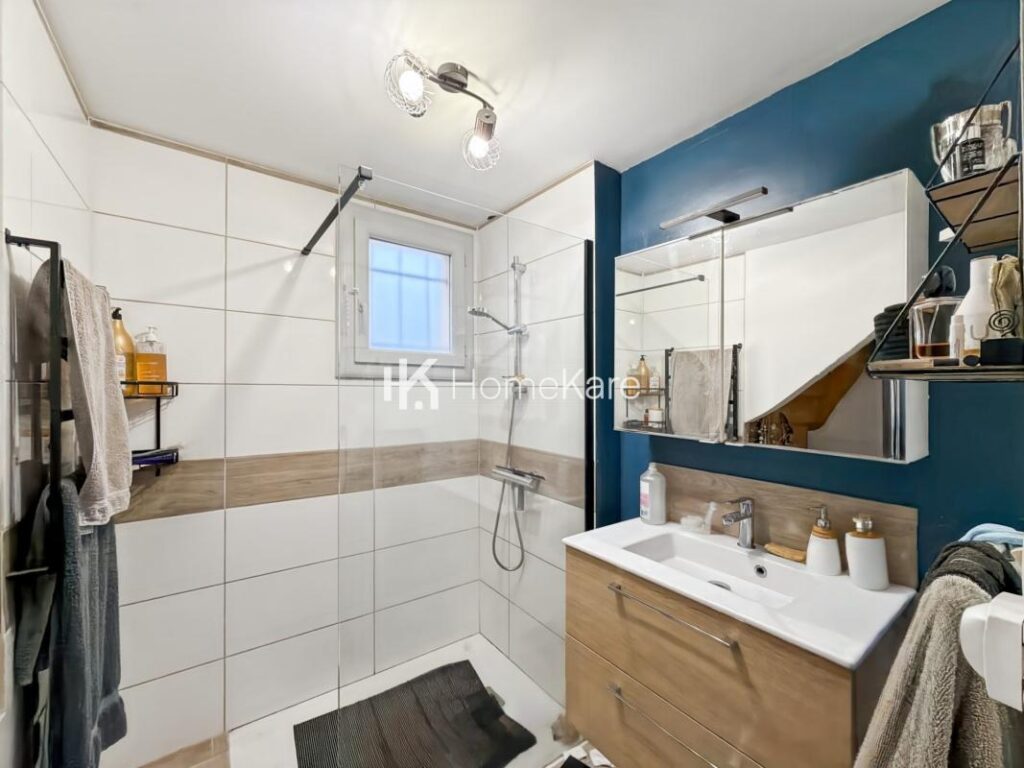 MAISON AVEC PISCINE ET VUE – 6 pièces – 5 chambres – 165 m²