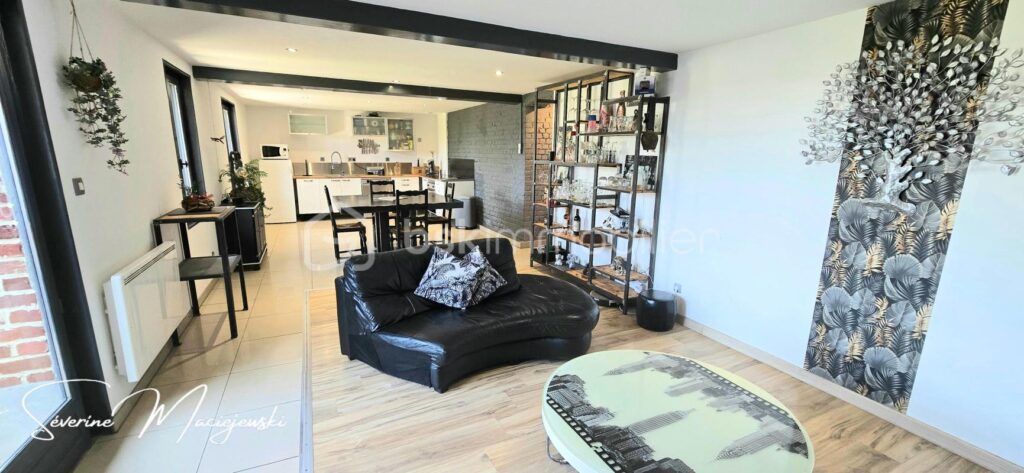 Propriété semi plain pied de 260 m² – 10 pièces – 6 chambres – 260 m²