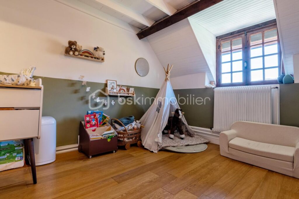 Maison de caractère de 170m2 sur un terrain de 2370m2 – 6 pièces – 4 chambres – 168 m²